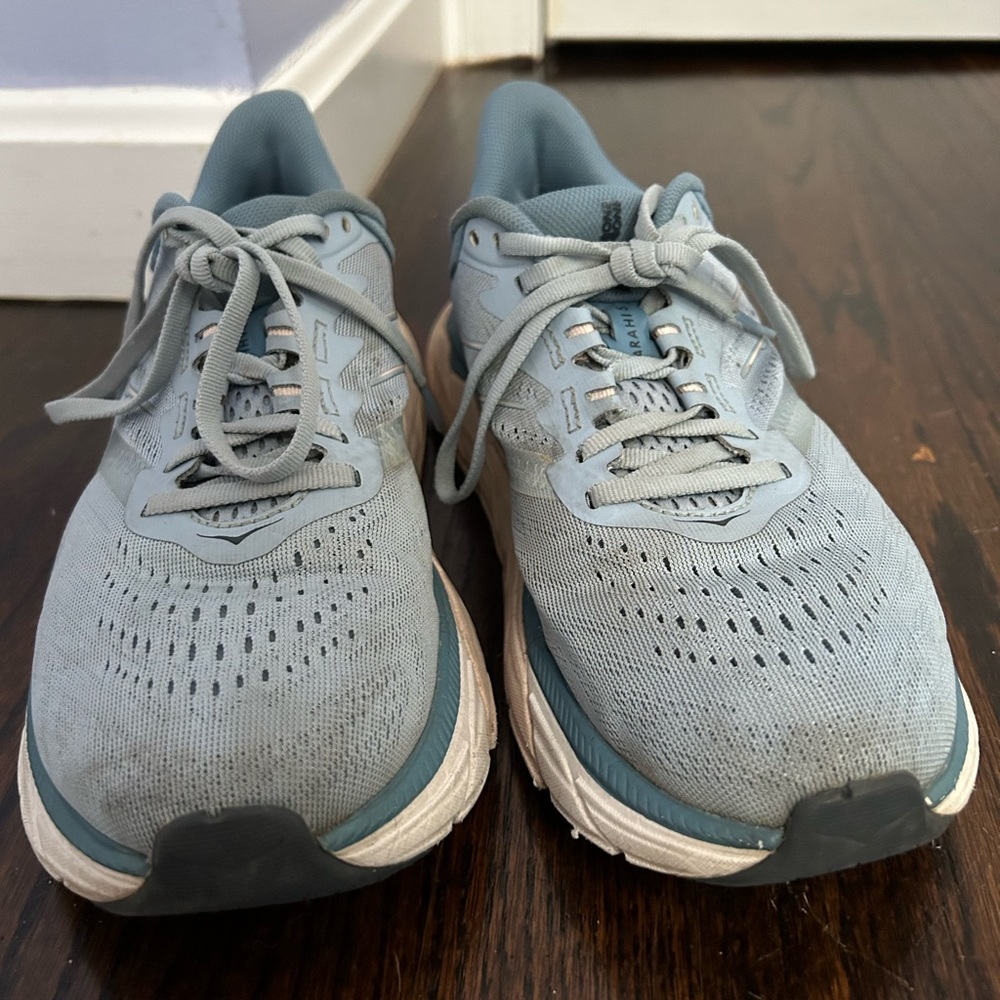 Women’s Hoka Arahi 5 sneakers size 8